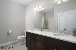 2nd floor full bathroom.