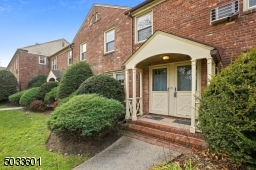 Great location within the development; set on the courtyard. Minutes from downtown and train.
