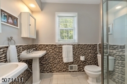 with 2 Sinks