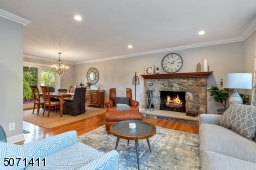 HW Floors, Crown Molding