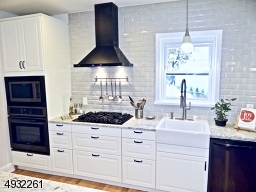 Check out the hood above the Stove