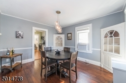 nice chair rail moulding and built-ins