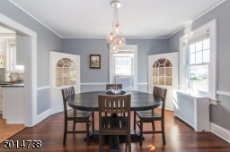 what a beautiful room - perfect for holidays & Sunday dinners!