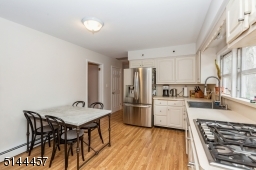 Eat in kitchen