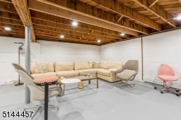 Huge basement area ready for your imagination