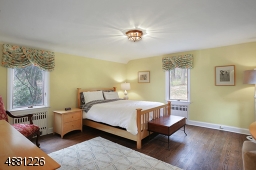 Guest room suite with full bath on First Fl