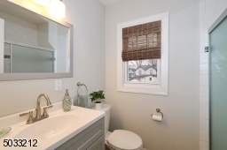 With tub/shower.