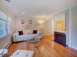 Living Room w/Gas Fireplace