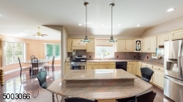 2 Levels Granite Center Island Breakfast Area