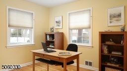 First floor Gust/Office