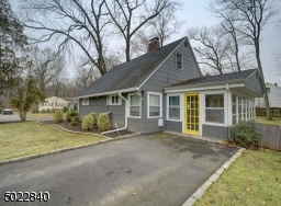 Another view of front of house